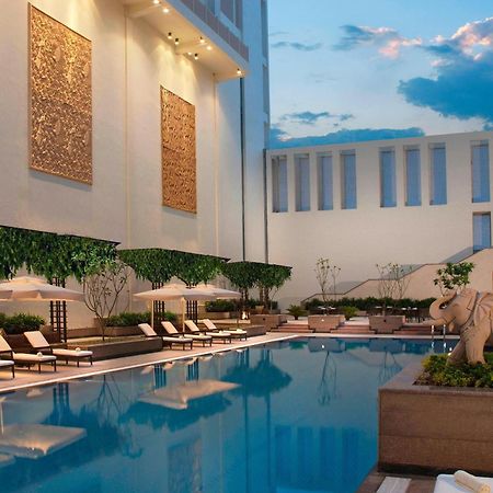 Jaipur Marriott Hotel Zewnętrze zdjęcie The pool at the Taj Mahal Palace