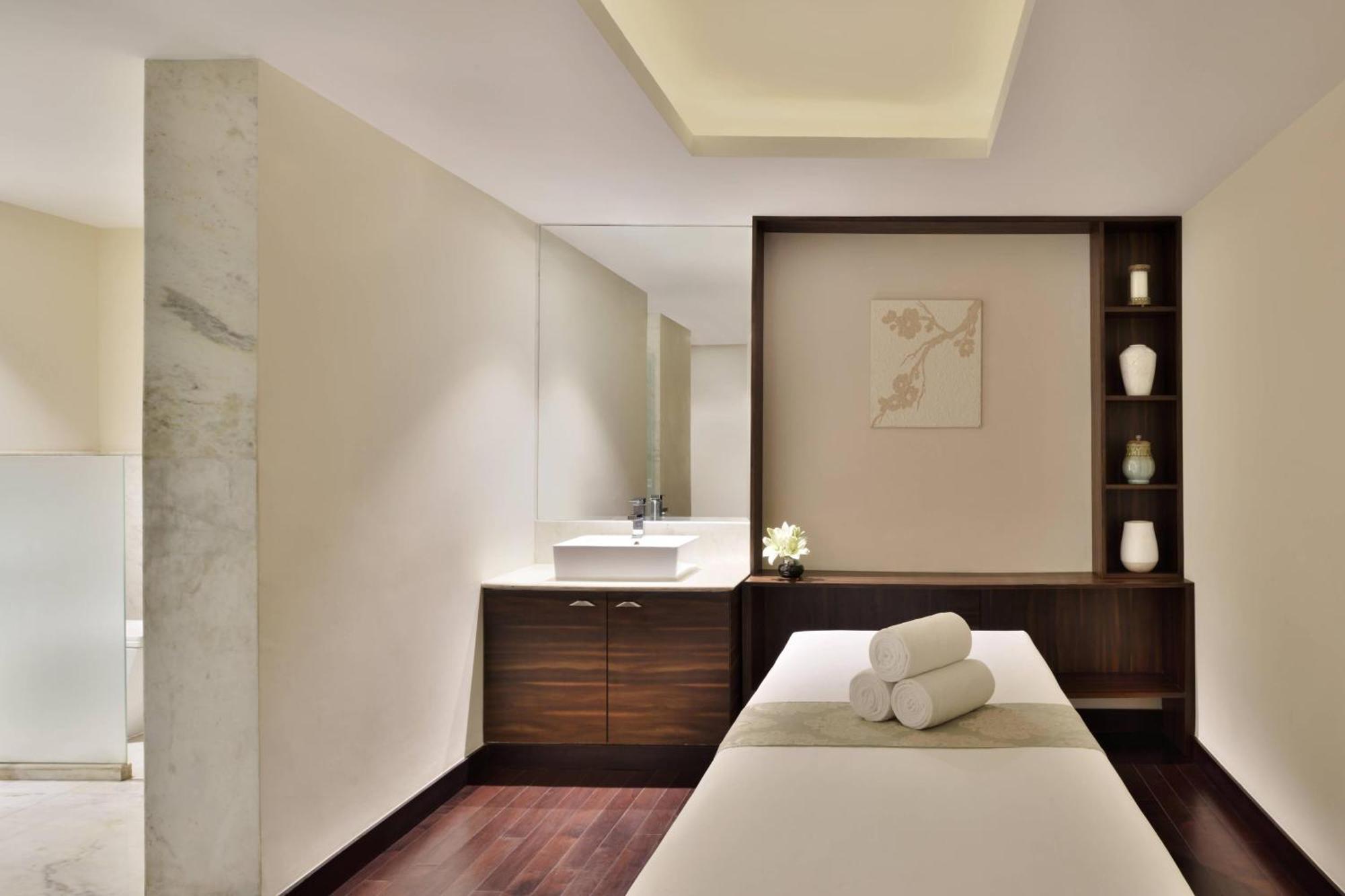 Jaipur Marriott Hotel Zewnętrze zdjęcie A treatment room at the spa