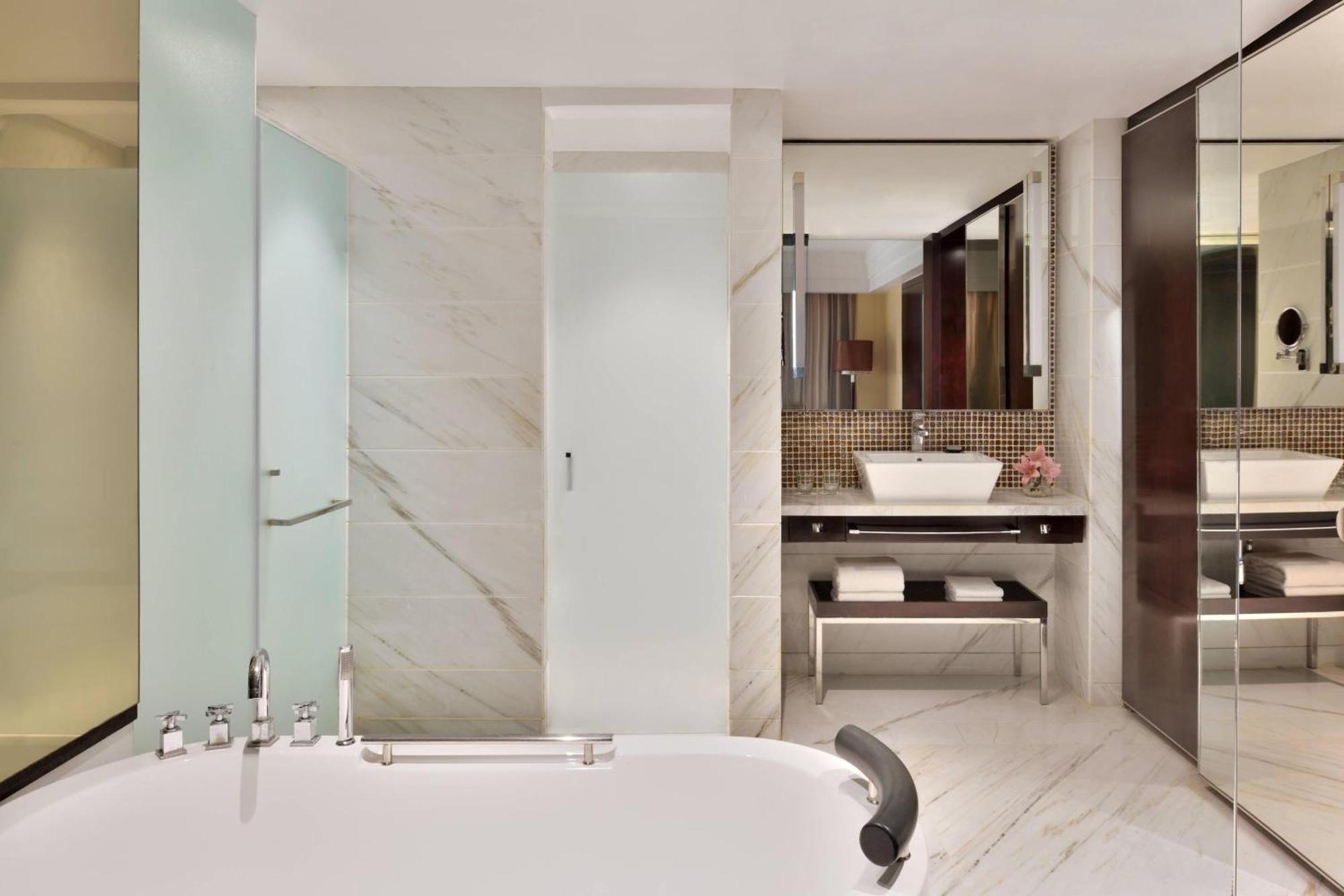 Jaipur Marriott Hotel Zewnętrze zdjęcie Bathroom